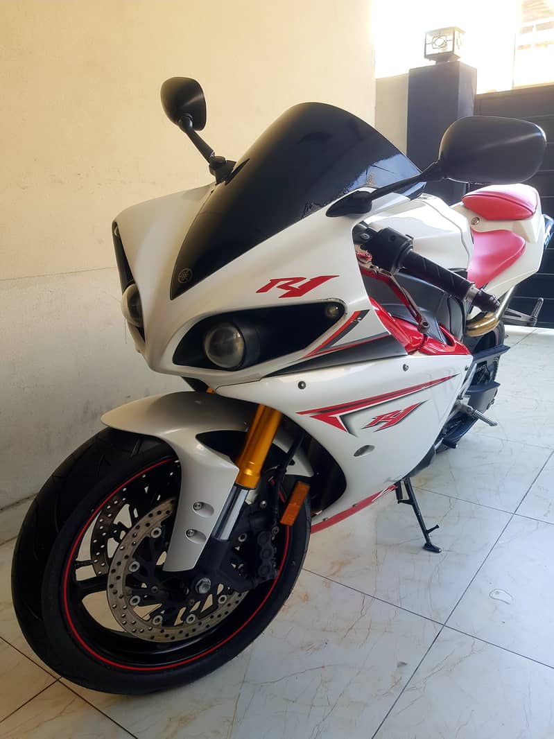 Yamaha R1 2009 in immaculate condition 3