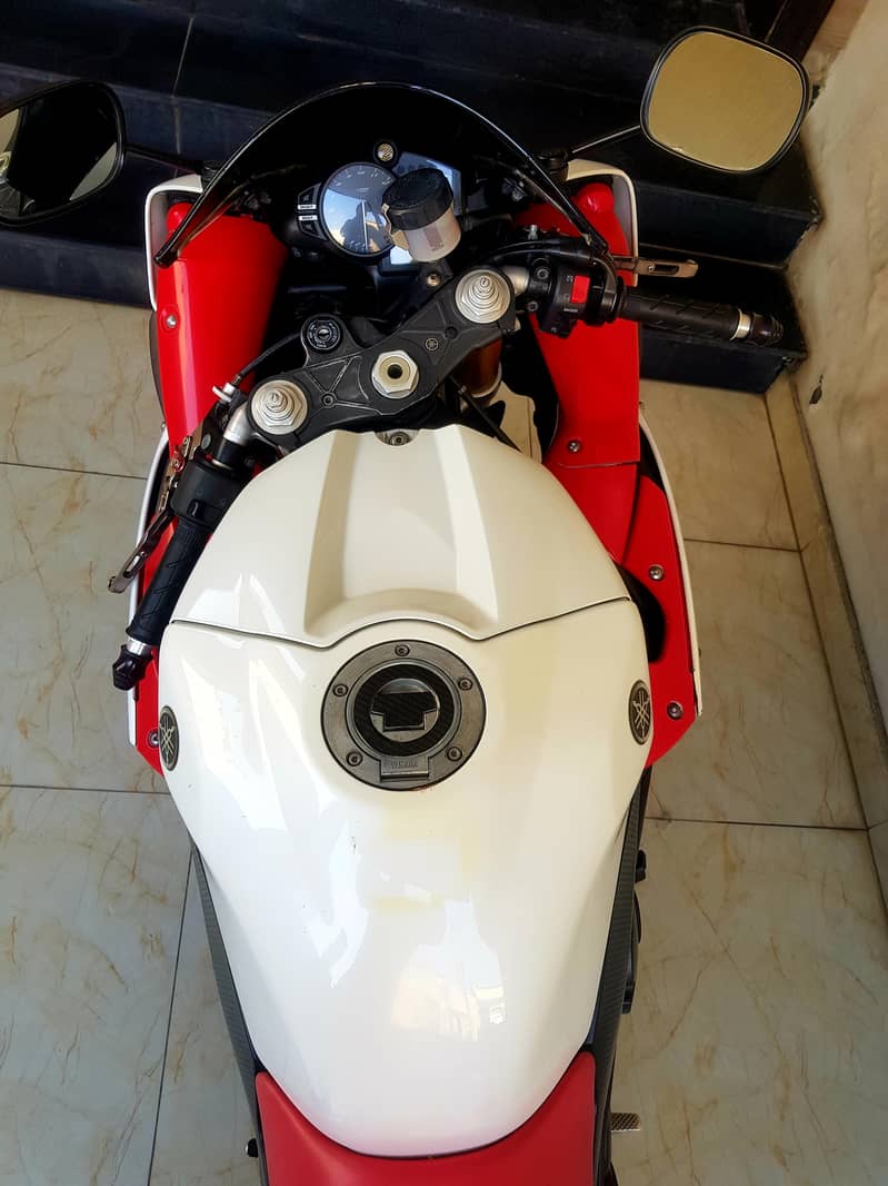 Yamaha R1 2009 in immaculate condition 6