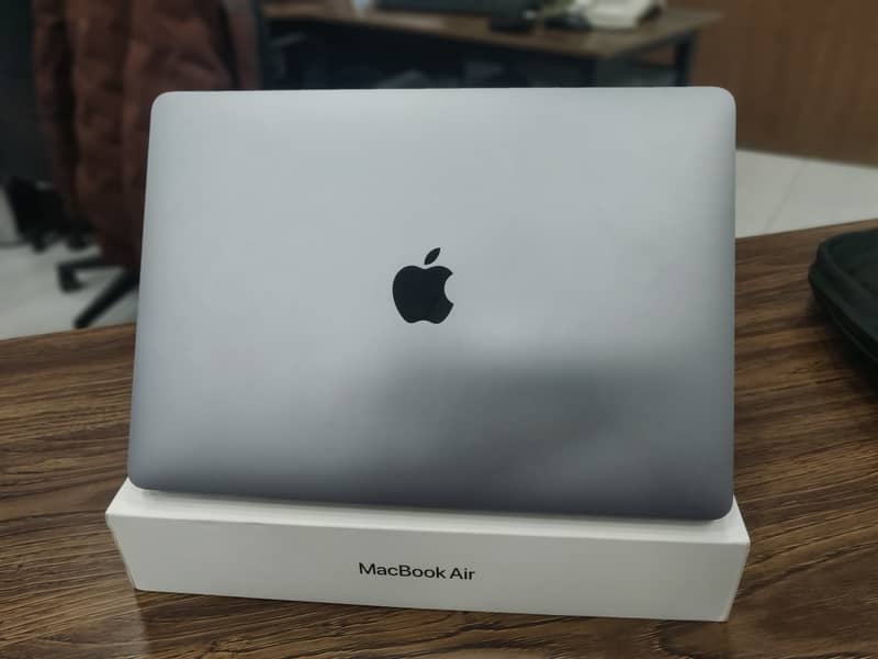 Mac Air M1 (13")–Super Fast–Ultra-Slim-Smooth Performance in warinty 3