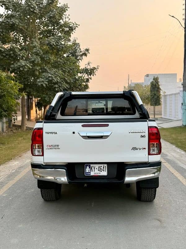 Toyota Hilux 2019 4