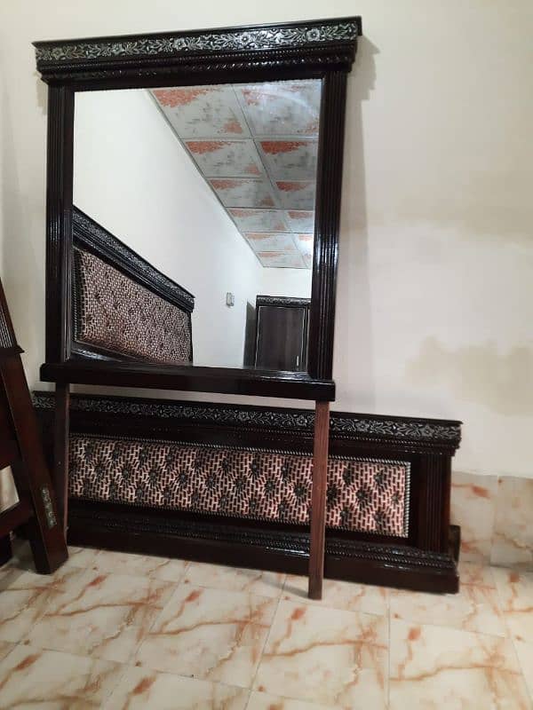 Selling Dressing Table in very good Condition 0