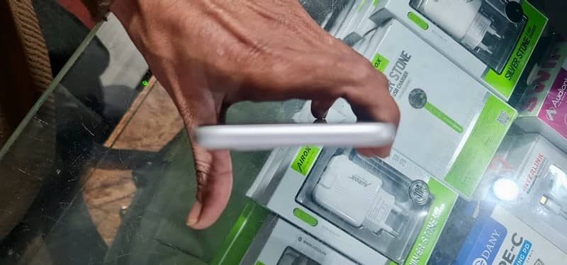 iPhone 11 (64gb) 4