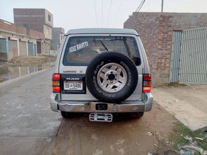 Mitsubishi Pajero 1986 4