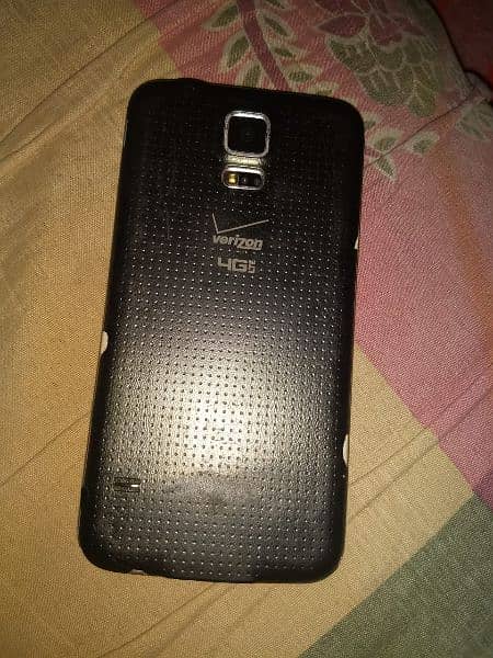 Samsung s5 with charger 1