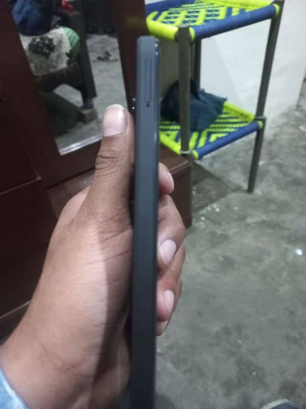 Vigo tell phone black colour ma koi masla nhi ha with box and charger 3