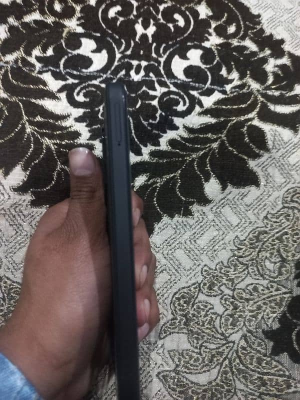 Vigo tell phone black colour ma koi masla nhi ha with box and charger 4