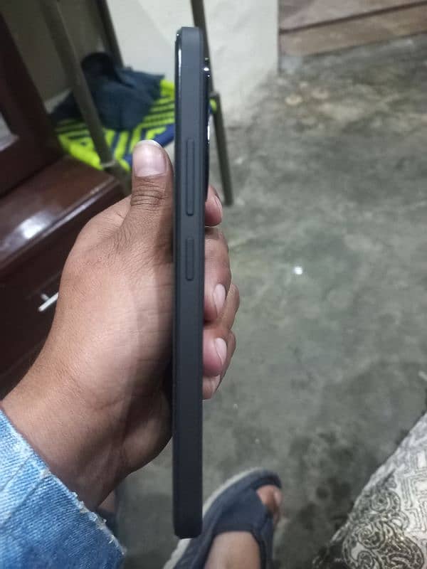 Vigo tell phone black colour ma koi masla nhi ha with box and charger 6