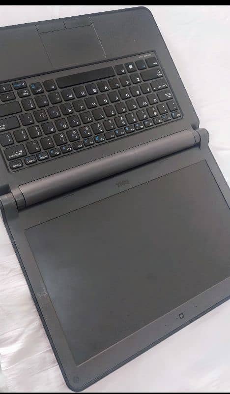 Title: Dell Latitude 3350 - Core i3, Windows 10 Pro - Urgent Sale 0