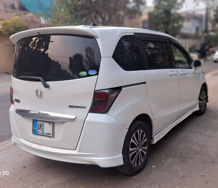 2017 Honda Freed 1.5L Hybrid 2