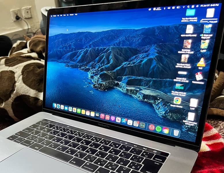 Macbook 2016 Pro 15 inches core i7 16 gb ram/ 1 Tb storage 6