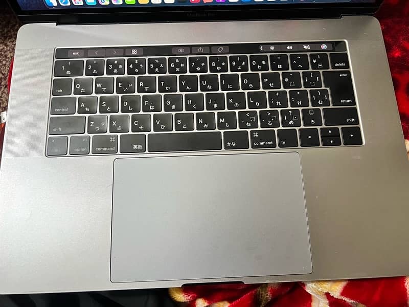 Macbook 2016 Pro 15 inches core i7 16 gb ram/ 1 Tb storage 7