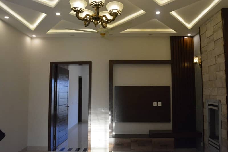 10 Marla House For Sale In Chambelli Block Bahria Town Lahore 2