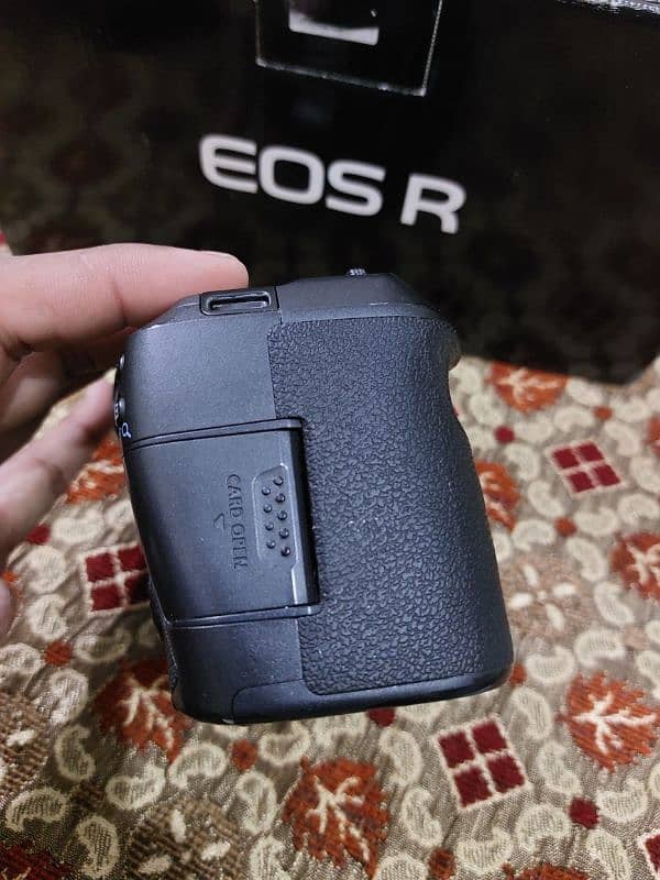 Canon Eos R Body with Box 34k Shutter 3