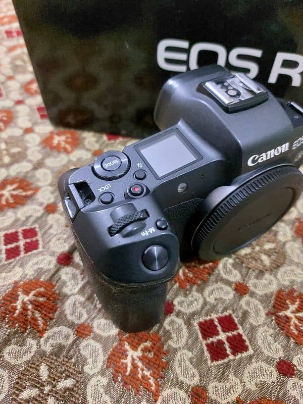 Canon Eos R Body with Box 34k Shutter 7