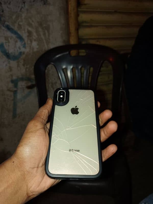 iPhone Xs Gold 1