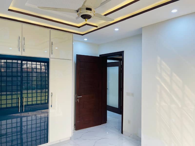 10 Marla House For Sale In Sector E Bahria Town Lahore 17