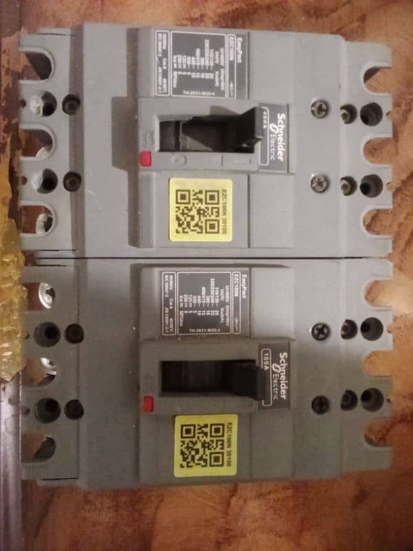 2 Breakers of Schneider MCCB EZC100N Breaker 3pole 100Amp easypact 0