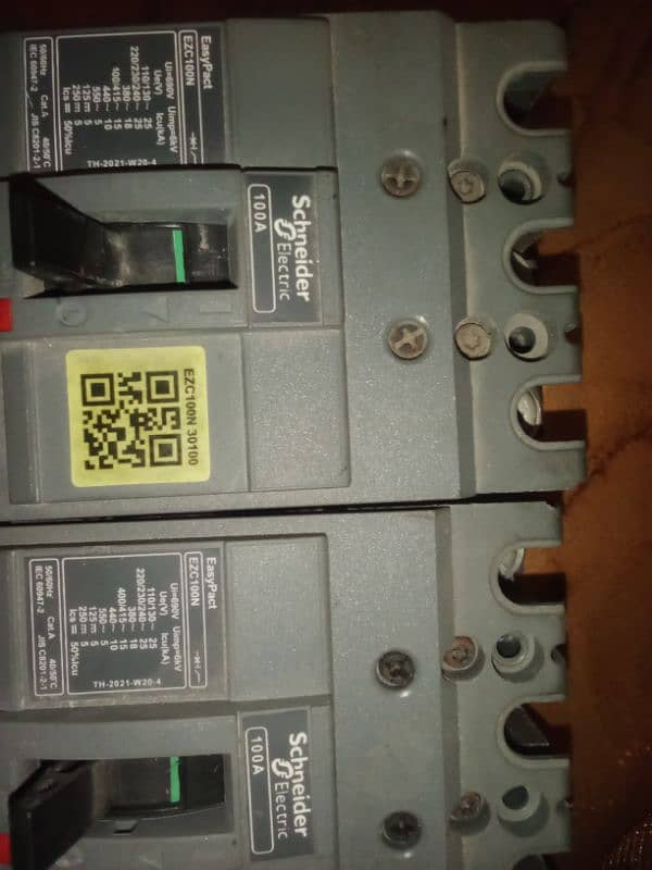 2 Breakers of Schneider MCCB EZC100N Breaker 3pole 100Amp easypact 2