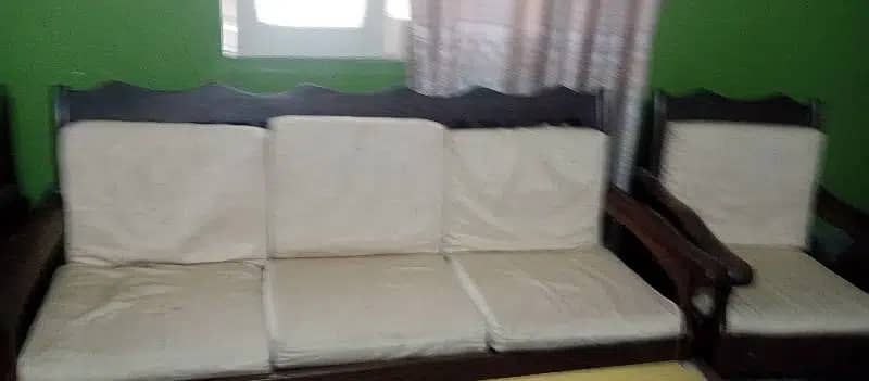 5 seater sofa set with saiti and table 2