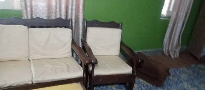 5 seater sofa set with saiti and table 3