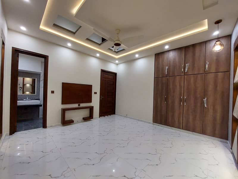 10 Marla House For Sale In Rafi Block Bahria Town Lahore 34