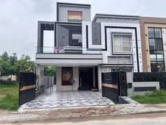 10 Marla House For Sale In Awais Qarni Block Bahria Town Lahore