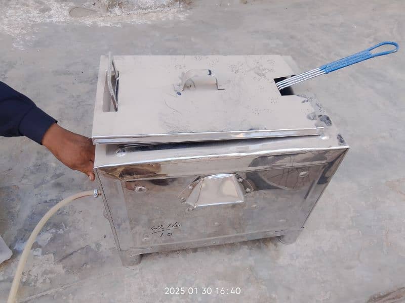 fryer with potatoes cater New Not use 4