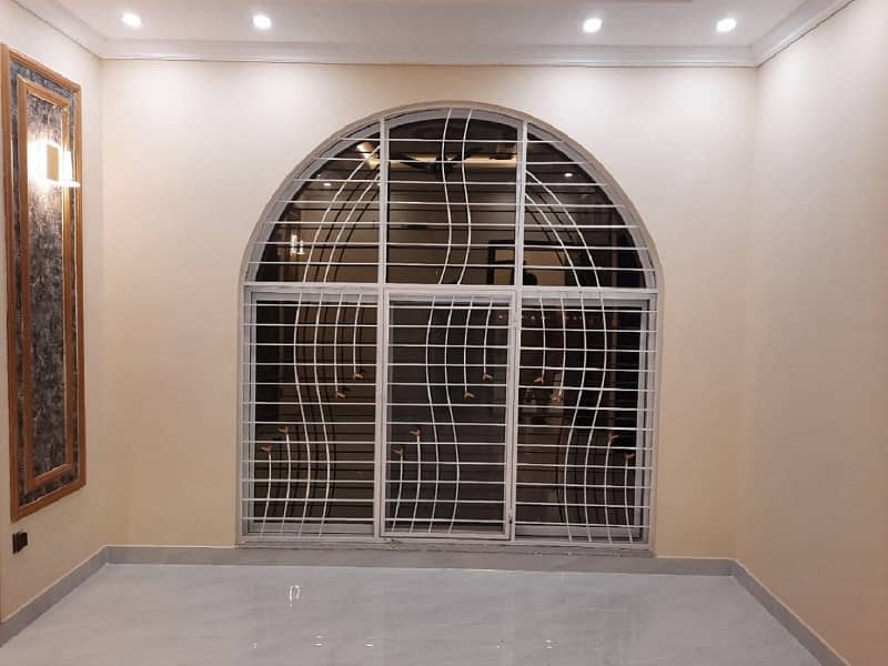 10 Marla Upper Portion Available For Rent In Chambelli Block Bahria Town Lahore 4