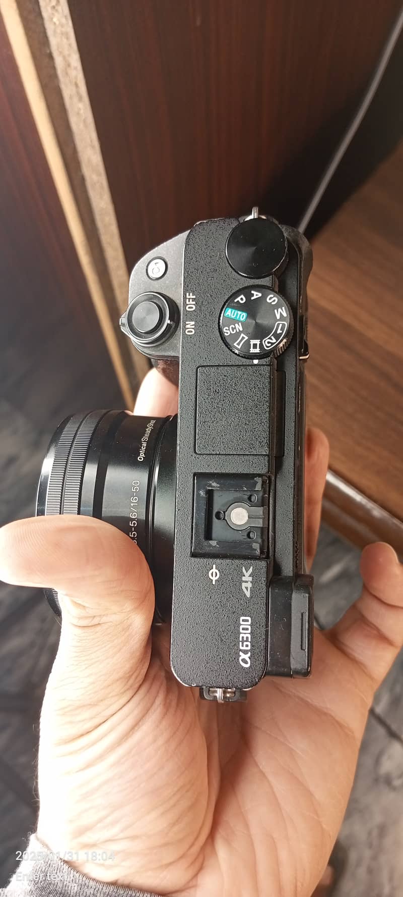 Sony A6300 Mirrorless Camera With Selfie/Vlogging Adapter 9