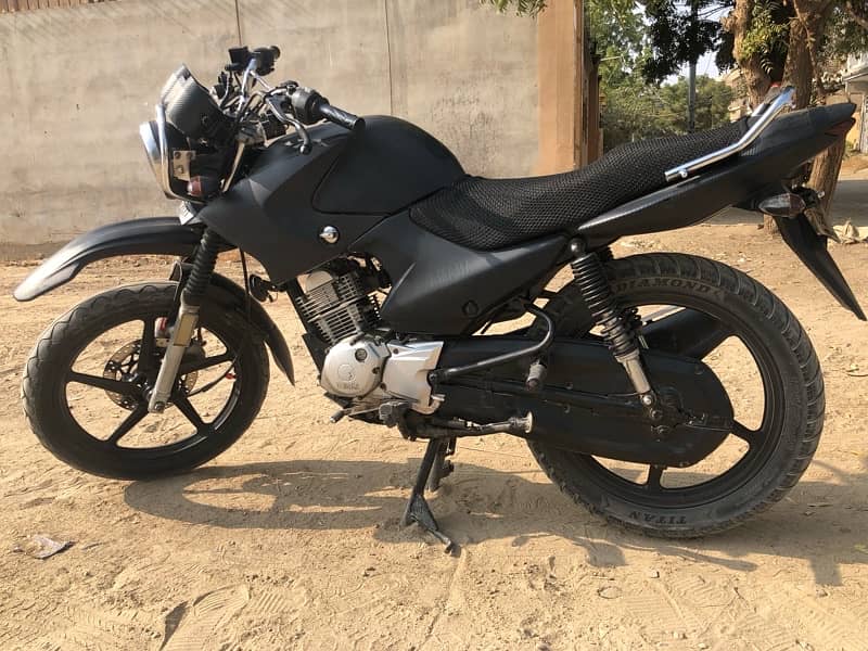 YAMAHA YBR 125G 3