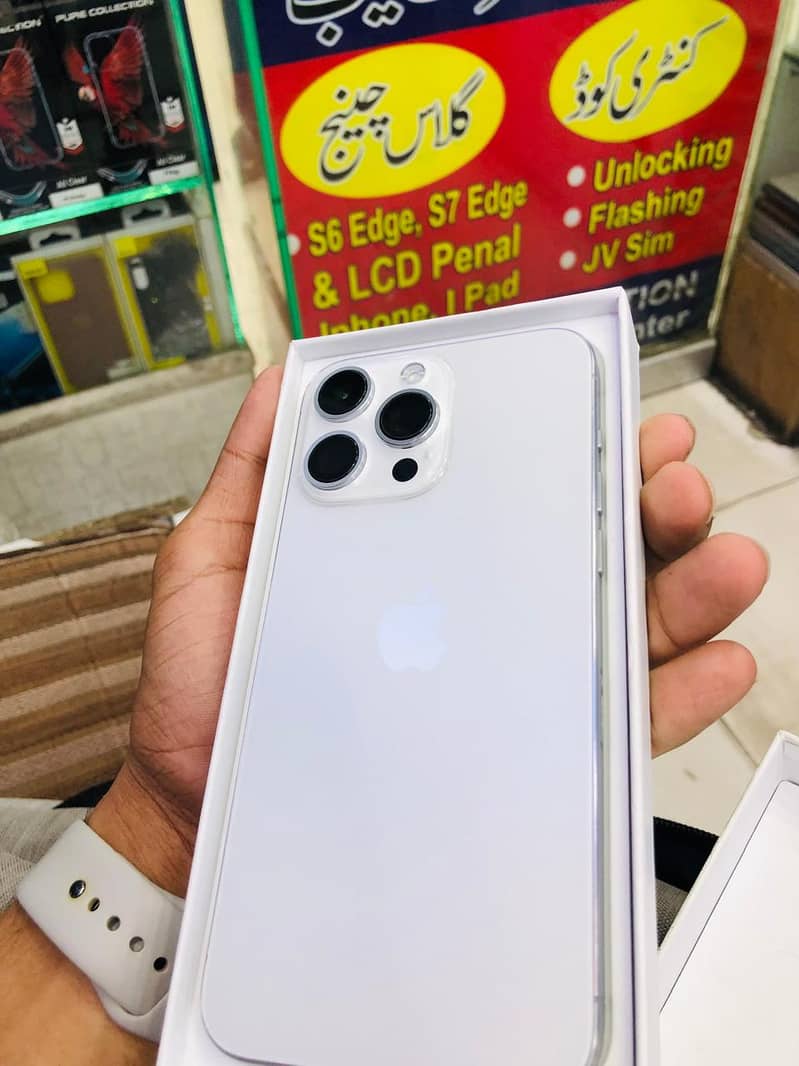 Apple iPhone 15 Pro Max 0