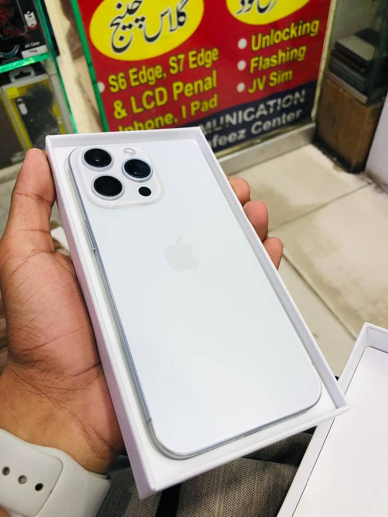 Apple iPhone 15 Pro Max 1