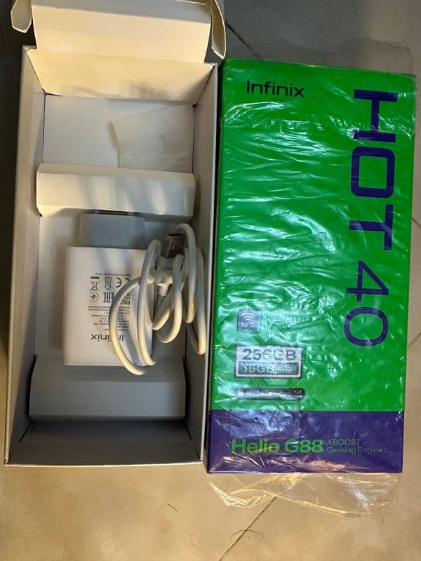 Infinix hot 40 8/256 1