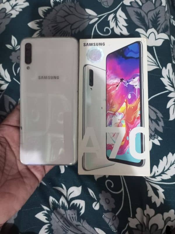 Samsung galaxy A70 1