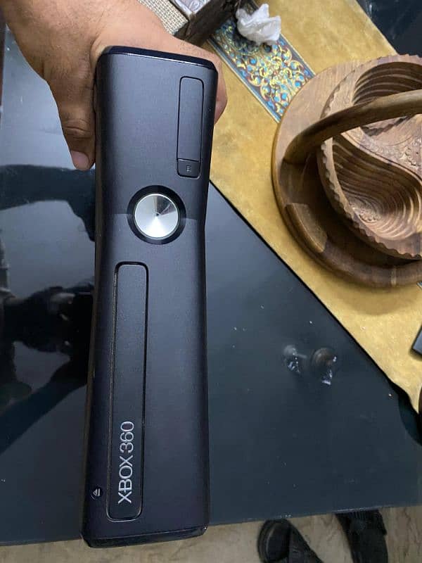 Xbox 360 slim just like new 4