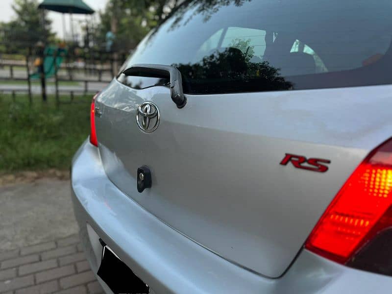 Toyota Vitz 2010/2013 Silver 8 Airbag variant 5