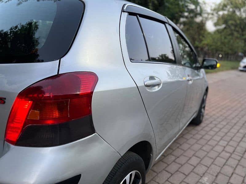 Toyota Vitz 2010/2013 Silver 8 Airbag variant 8