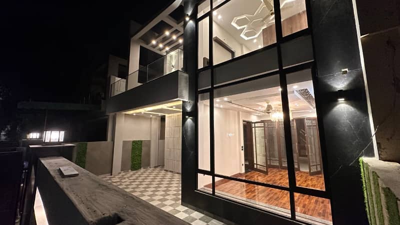 10 Marla Ultra Luxury Modern House For Sale In Topaz Block Near Main Boulevard and Park In Park View City Lahore 0