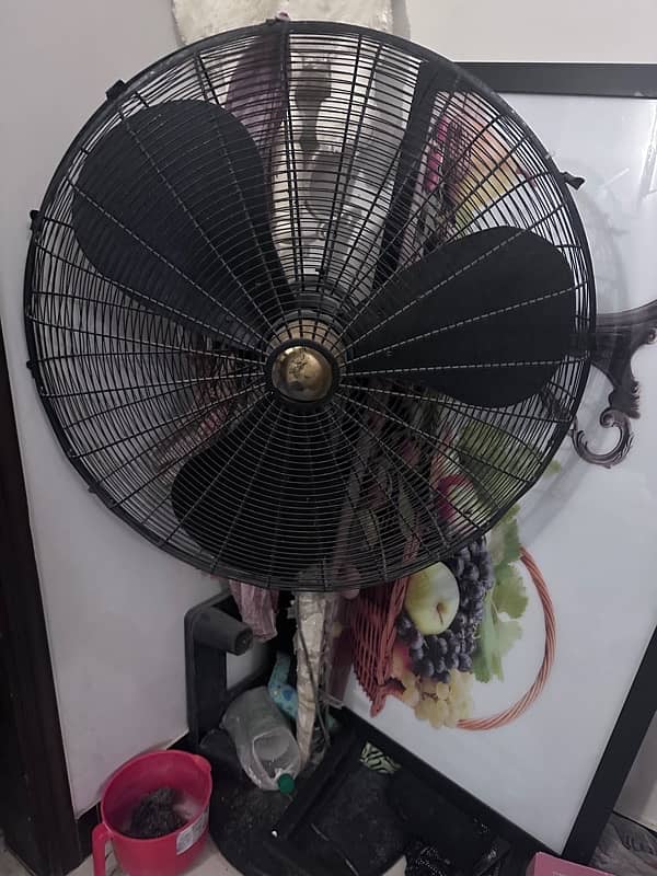 I m selling my extra large table fan . . fan size extra big original pak 1