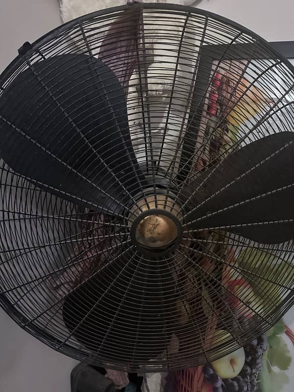 I m selling my extra large table fan . . fan size extra big original pak 3