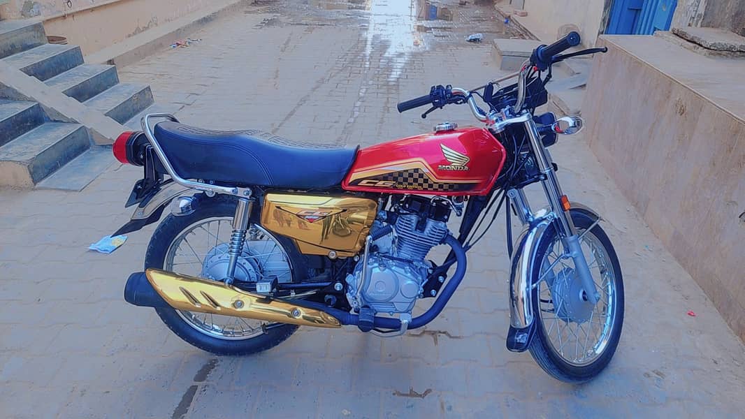 Honda 125 Special Edition – Gold | 2024 Model 4