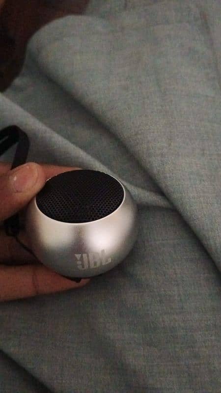 wireless Bluetooth speaker 1