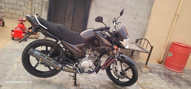 YAMAHA YBR 125cc 4 stroke 2021 model only 10500 milage, 1