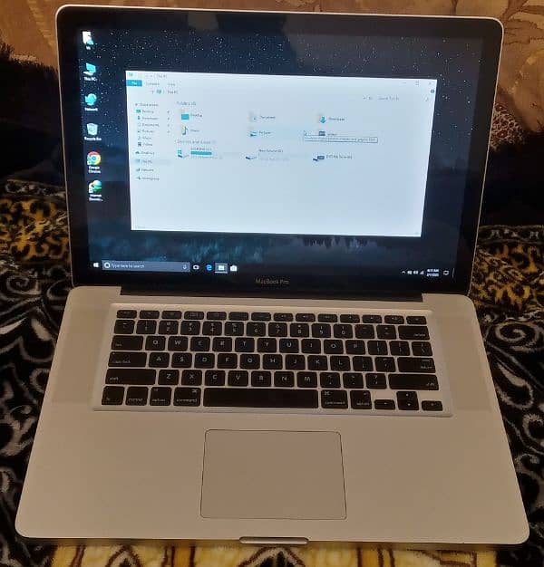 MacBook Pro 15" i5 with 4gb graphic card 8/240gb 1