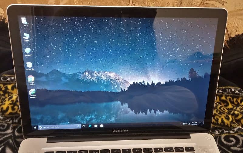 MacBook Pro 15" i5 with 4gb graphic card 8/240gb 4