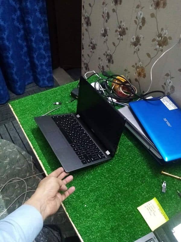 Acer 5th generation 4gb ram 128ssd laptop for sale 3