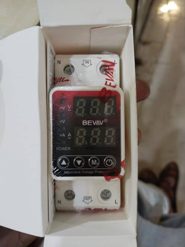 bevav 63 ampere voltage protector 0