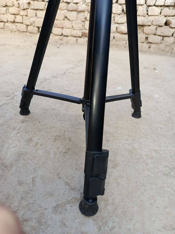 Tripod stand full new condition 730grams 1300mm height 3