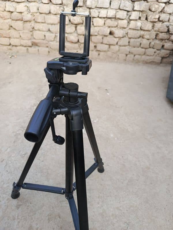 Tripod stand full new condition 730grams 1300mm height 5