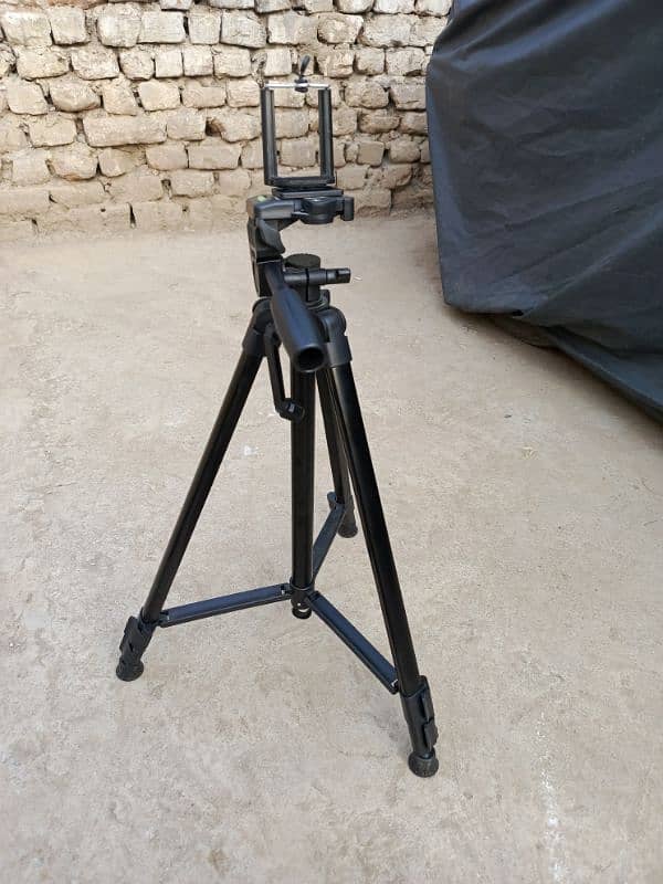 Tripod stand full new condition 730grams 1300mm height 6